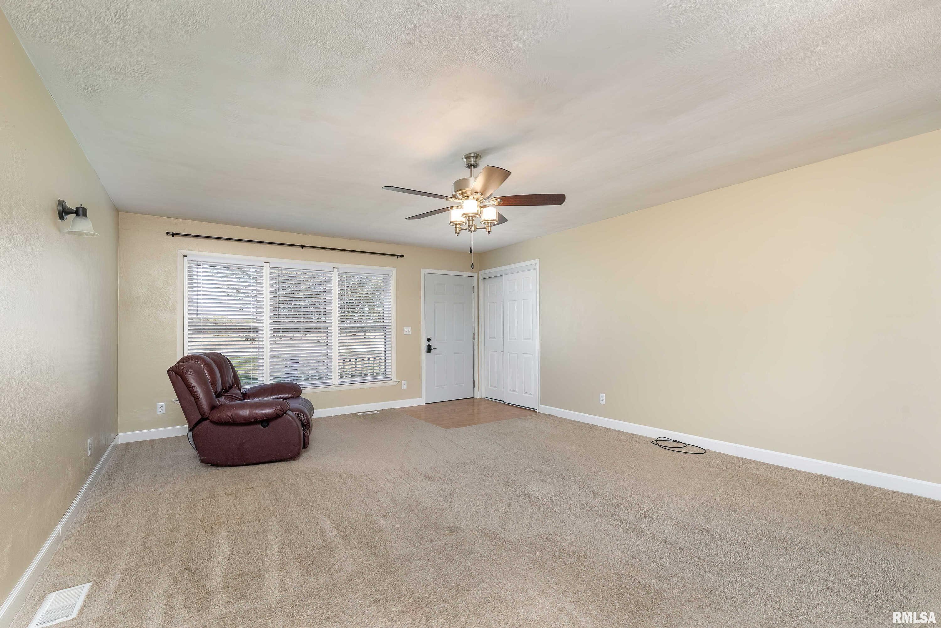 10043 Wolf Road Geneseo, IL 61254 - Photo 6 of 35