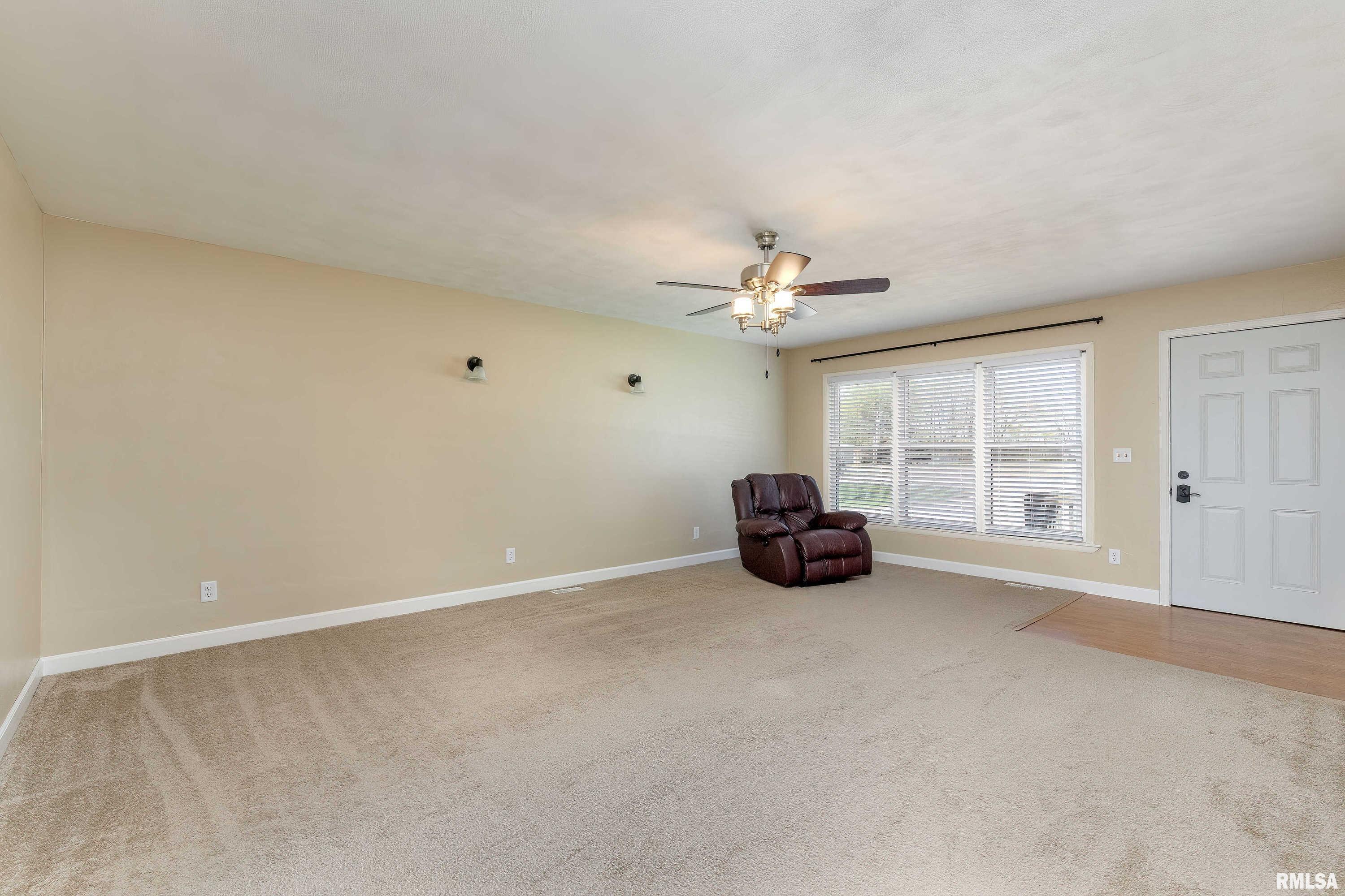 10043 Wolf Road Geneseo, IL 61254 - Photo 7 of 35