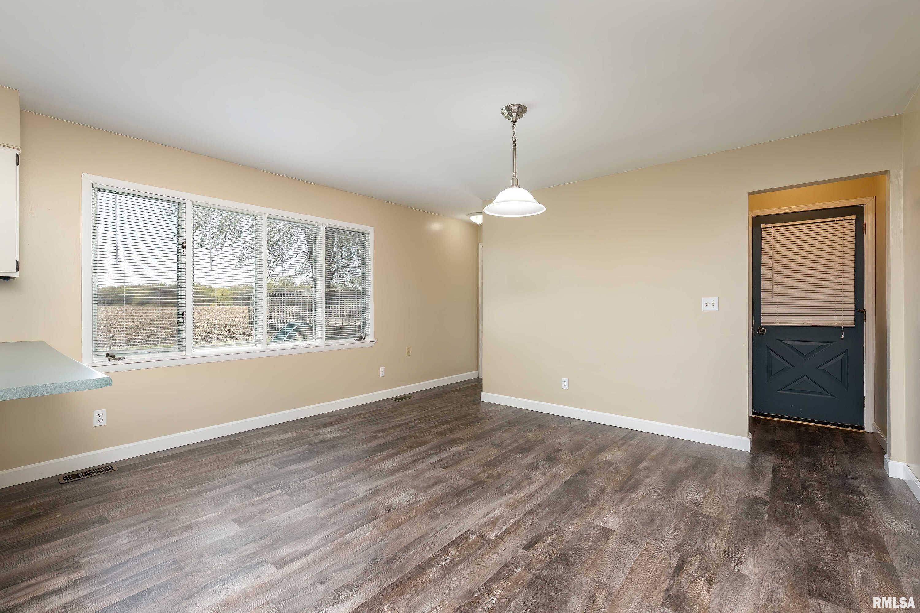 10043 Wolf Road Geneseo, IL 61254 - Photo 9 of 35