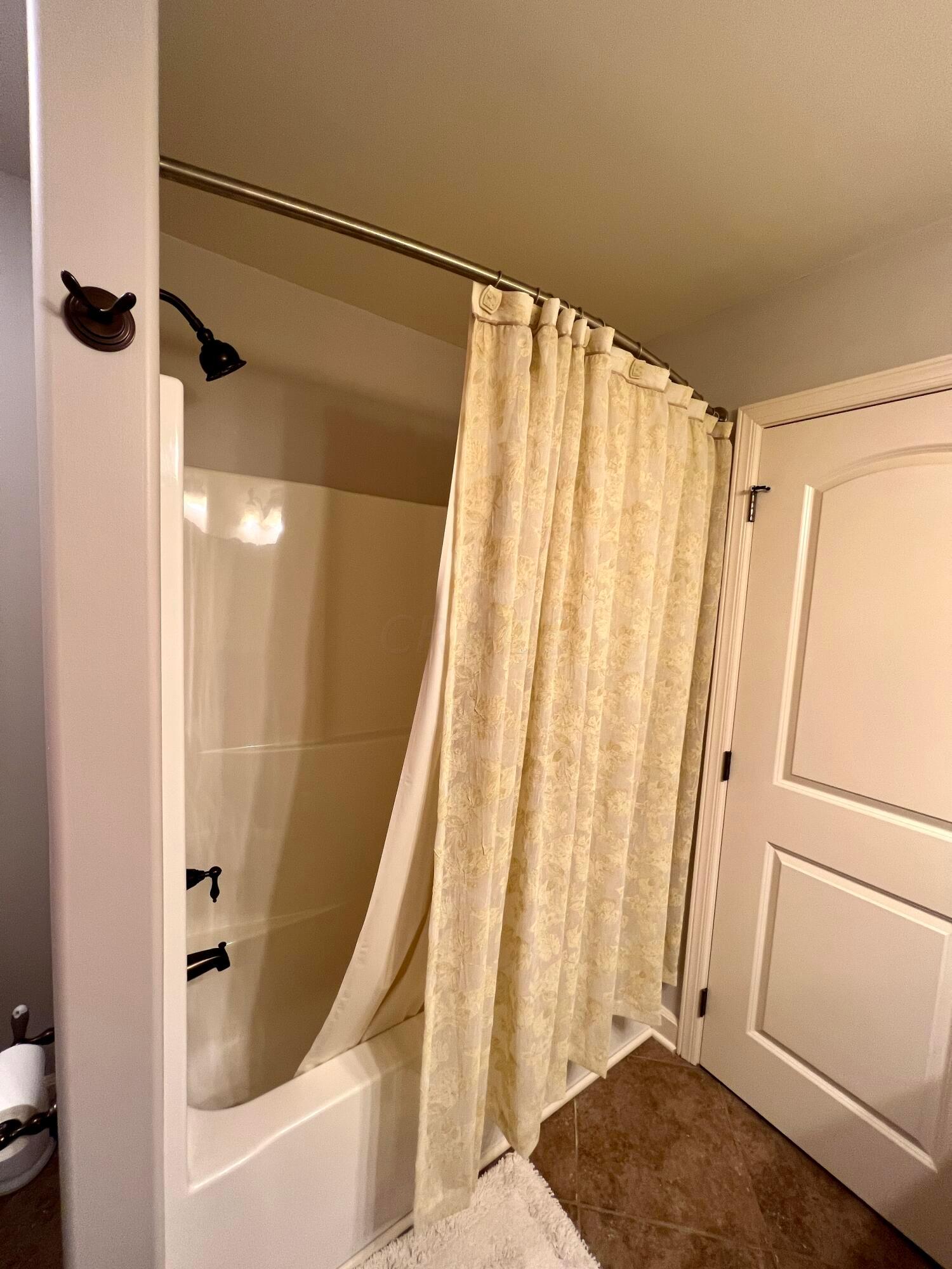 5483 South Section Line Road Delaware, OH 43015 - Photo 44 of 76 Guest Bedroom Bath (#4)