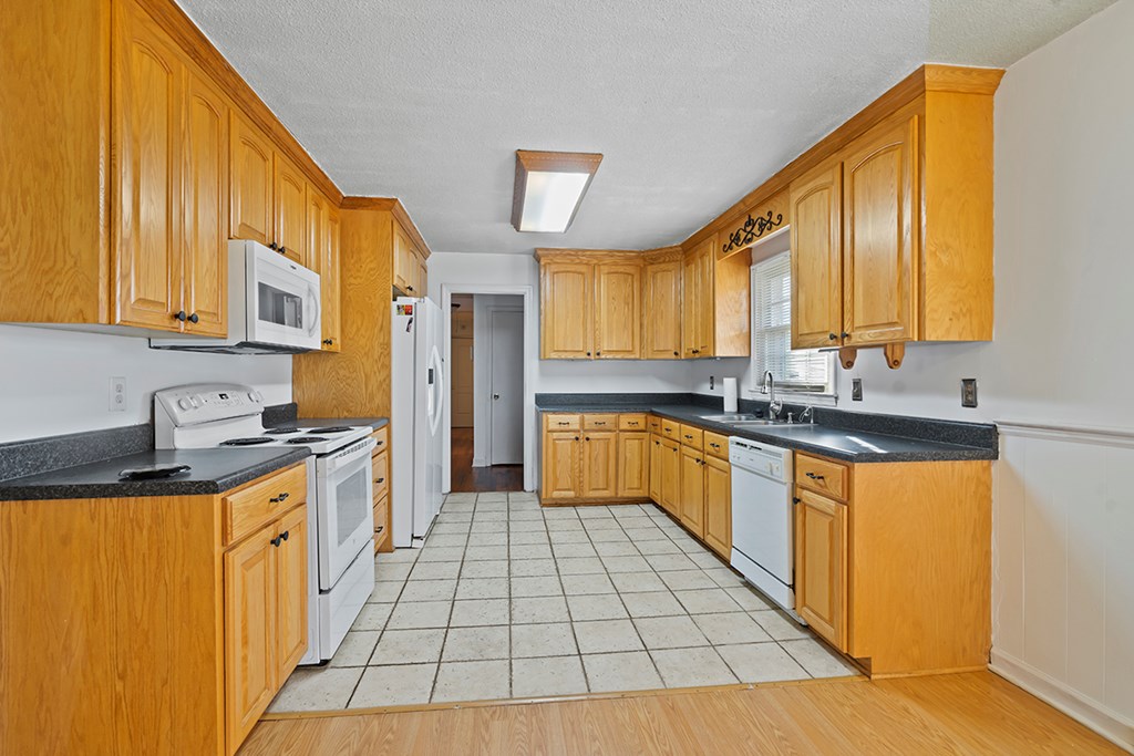 104 Sylvan Road Greenwood, SC 29649 - Photo 4 of 14 Gallery Image 4