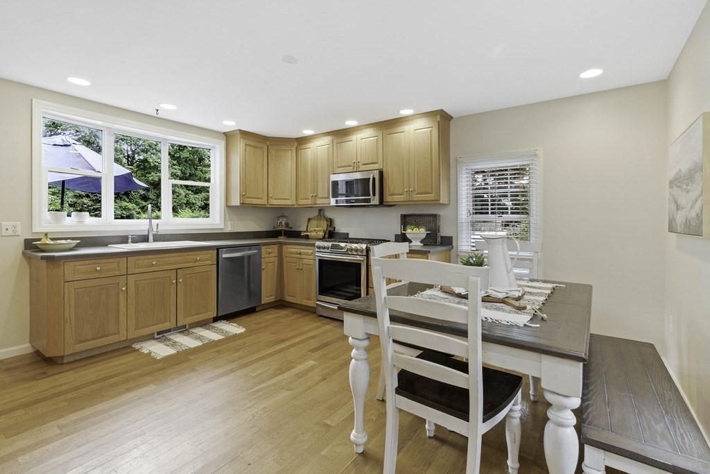 26 Pemberton Road Topsfield, MA 01983 - Photo 6 of 39