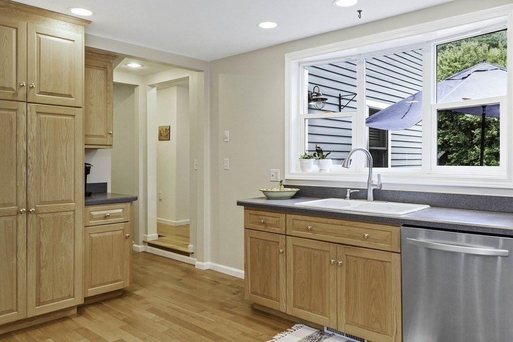 26 Pemberton Road Topsfield, MA 01983 - Photo 8 of 39
