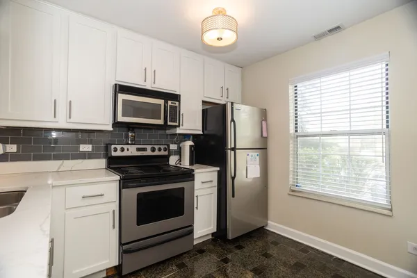 $219,900 | 1757 Eastwood Court, Unit 1, Schaumburg, IL 60195