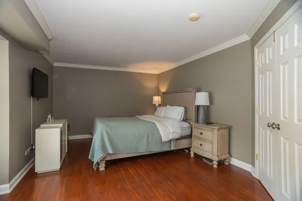 $219,900 | 1757 Eastwood Court, Unit 1, Schaumburg, IL 60195