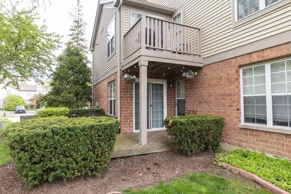$219,900 | 1757 Eastwood Court, Unit 1, Schaumburg, IL 60195