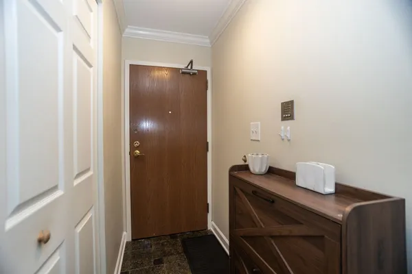 $219,900 | 1757 Eastwood Court, Unit 1, Schaumburg, IL 60195