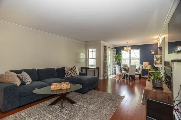 $219,900 | 1757 Eastwood Court, Unit 1, Schaumburg, IL 60195