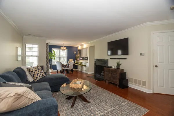 $219,900 | 1757 Eastwood Court, Unit 1, Schaumburg, IL 60195