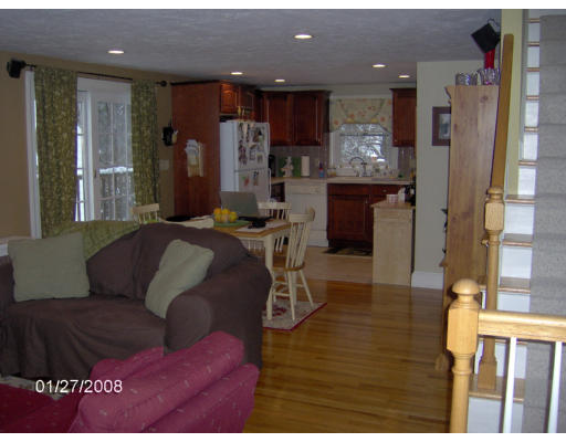 77 Waldron Road Braintree, MA 02184 - Photo 4 of 12 Gallery Image 4