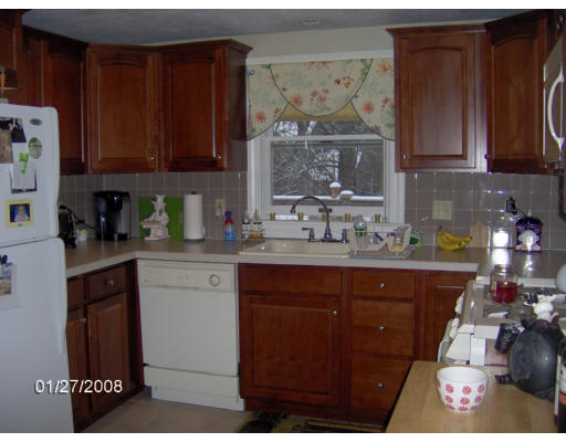 77 Waldron Road Braintree, MA 02184 - Photo 7 of 12 Gallery Image 7