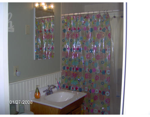77 Waldron Road Braintree, MA 02184 - Photo 8 of 12 Gallery Image 8