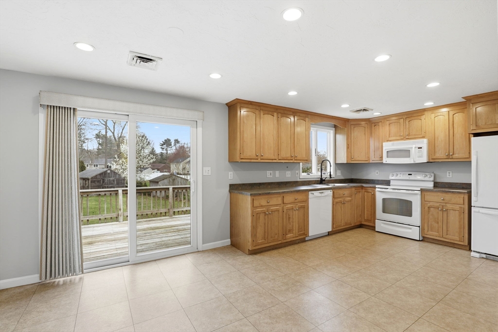42 Bayberry Road Abington, MA 02351 - Photo 13 of 41