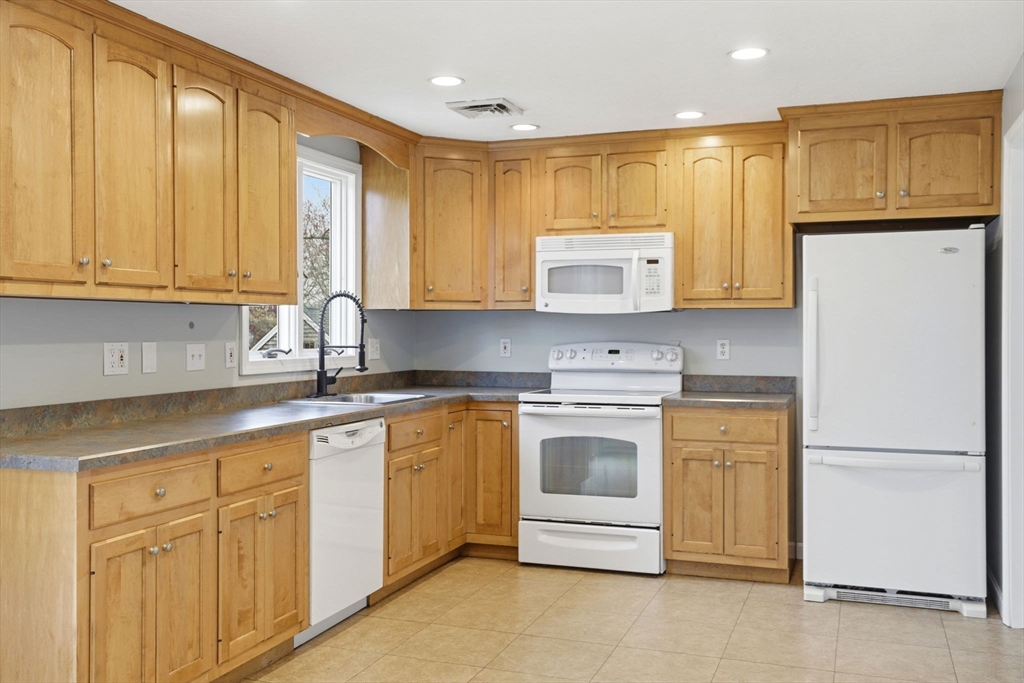 42 Bayberry Road Abington, MA 02351 - Photo 14 of 41