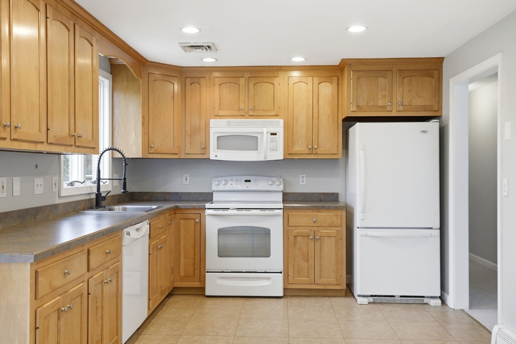 42 Bayberry Road Abington, MA 02351 - Photo 15 of 41