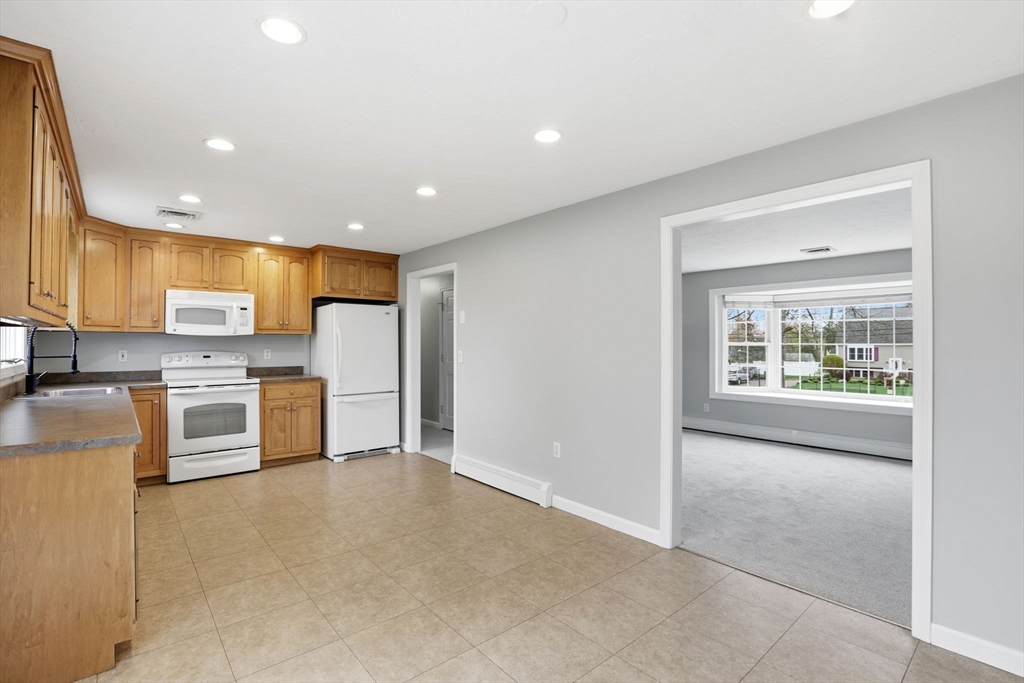 42 Bayberry Road Abington, MA 02351 - Photo 16 of 41
