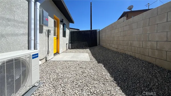 a view of back yard of the house