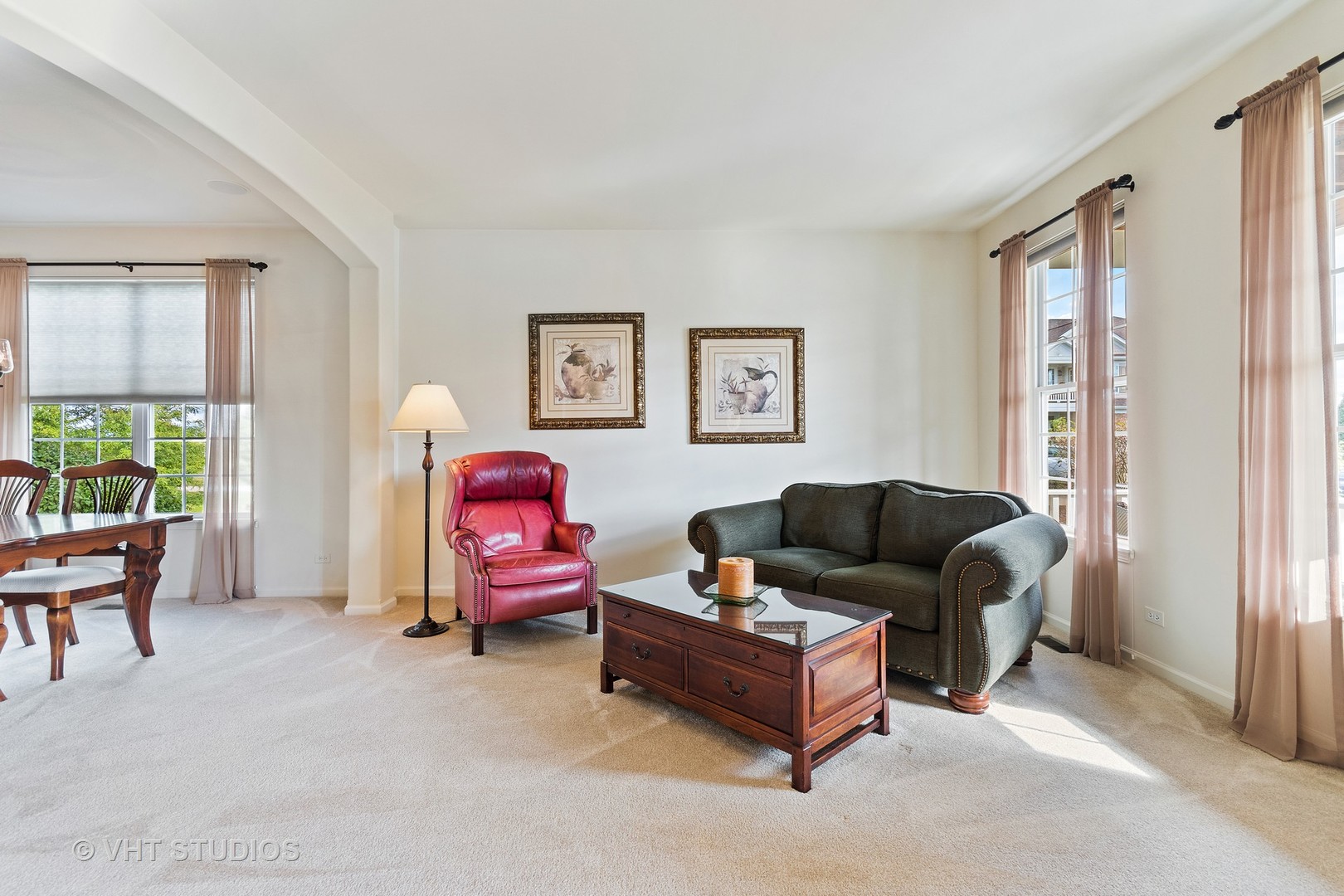 656 Nelson Court Geneva, IL 60134 - Photo 2 of 24