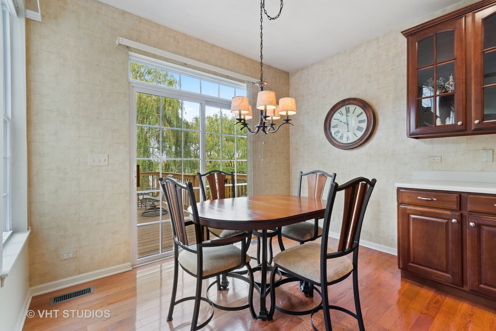 656 Nelson Court Geneva, IL 60134 - Photo 8 of 24