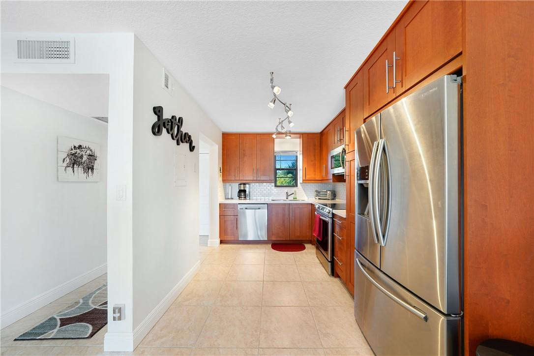 9300 Southwest 8th Street, Unit 302 Boca Raton, FL 33428 - Photo 5 of 36 Photo 5
