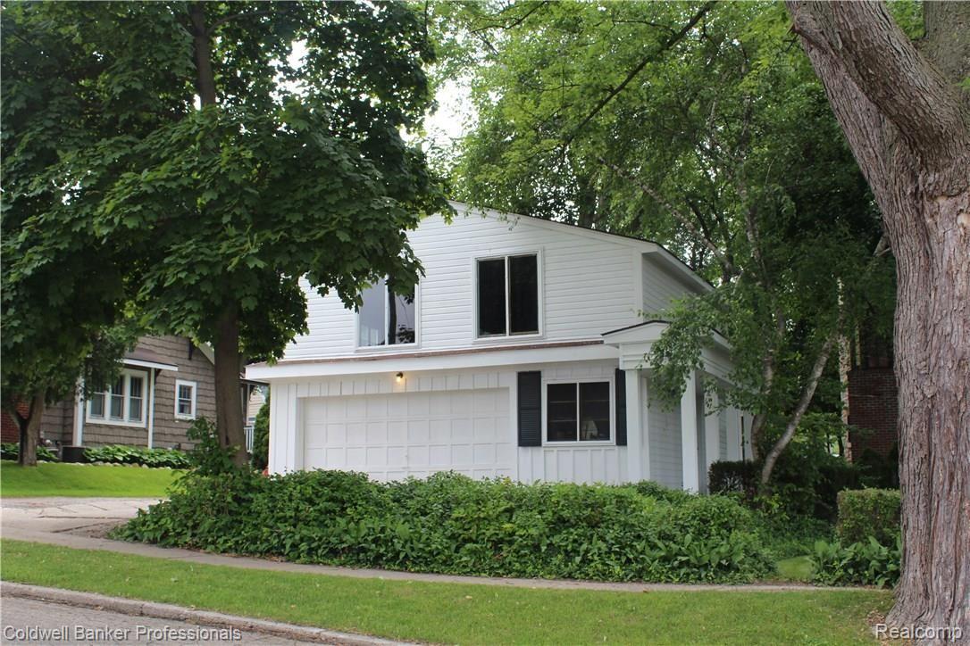 603 West University Drive Rochester, MI 48307 - Photo 36 of 41 Huge 2.5 garage off of easy access low-traffic side street. 2nd floor office/rec space/studio potential.