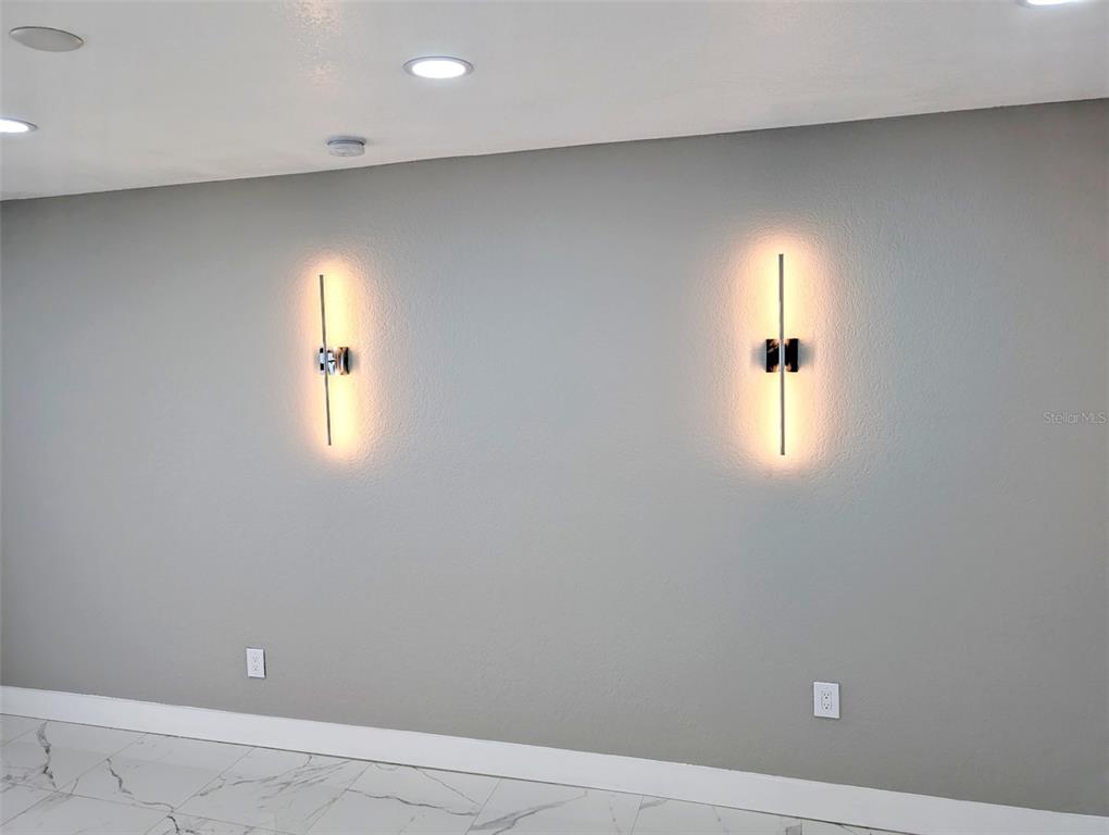 1245 North Pine Hills Road Orlando, FL 32808 - Photo 12 of 14 an empty room with window and mirror