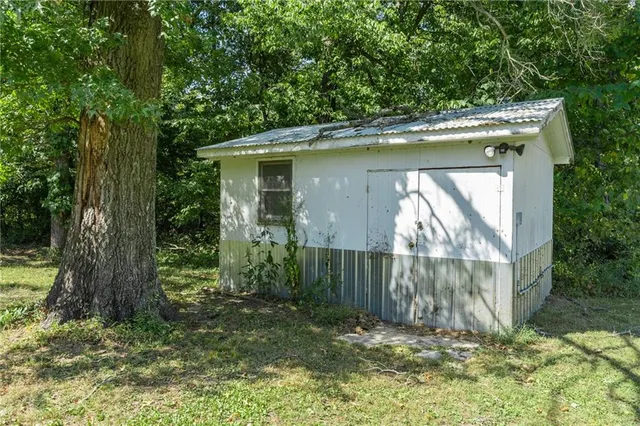 $259,000 | 3381 Northeast Gospel Lane, Hamilton, MO 64644