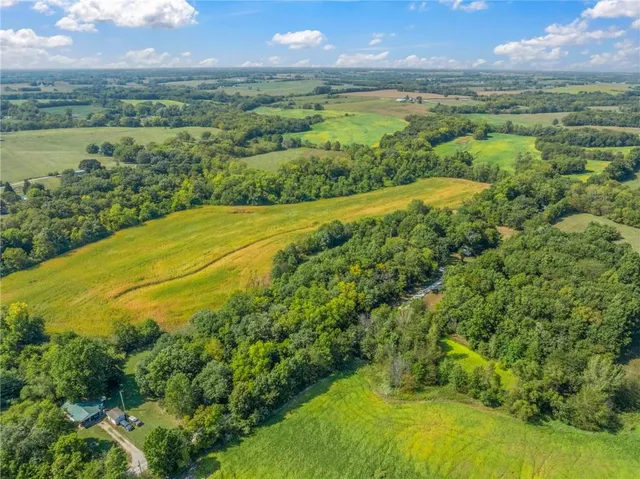 $259,000 | 3381 Northeast Gospel Lane, Hamilton, MO 64644