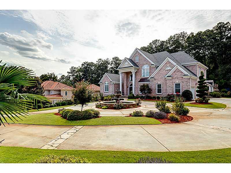 a view of multiple houses with a yard