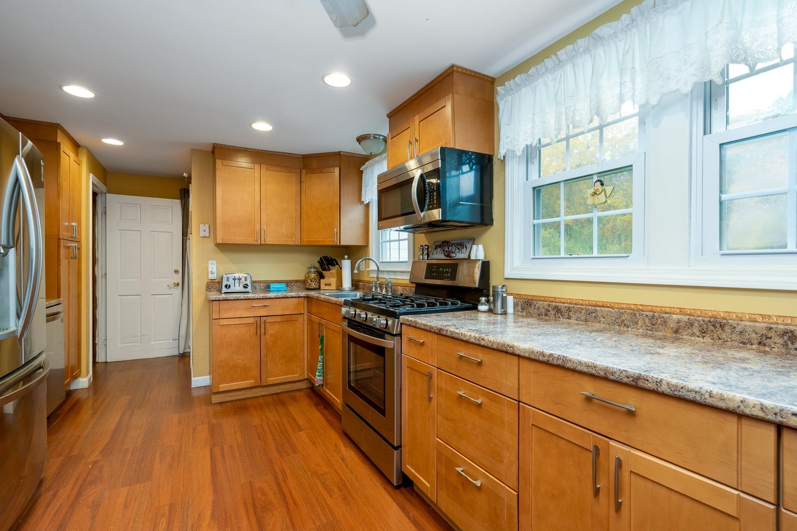 19 R Juniper Road, Unit R Derry, NH 03038 - Photo 5 of 24