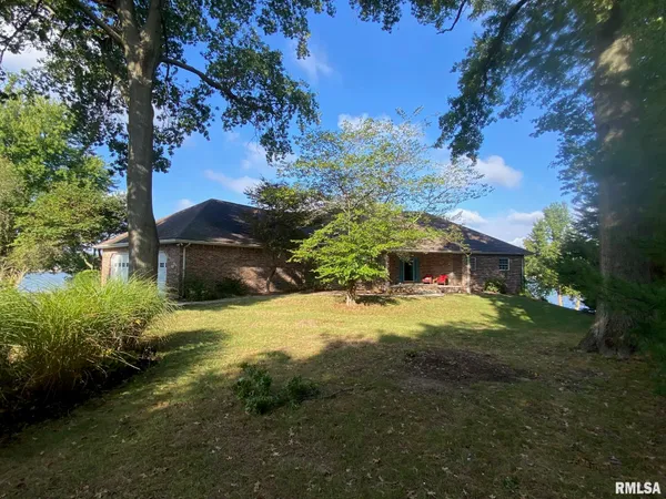 $699,900 | 2419 Eastwood Drive, Taylorville, IL 62568