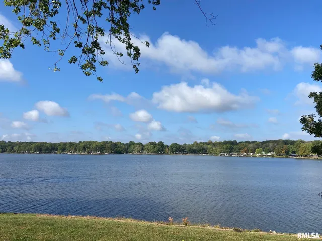 $699,900 | 2419 Eastwood Drive, Taylorville, IL 62568