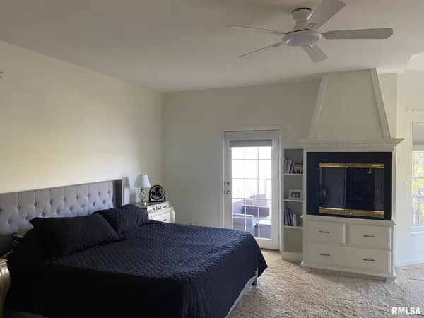 $699,900 | 2419 Eastwood Drive, Taylorville, IL 62568