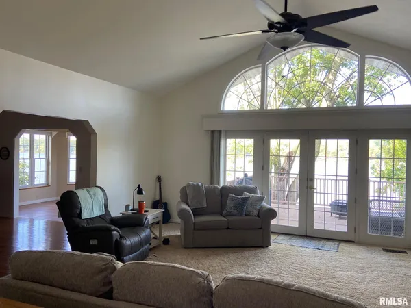 $699,900 | 2419 Eastwood Drive, Taylorville, IL 62568