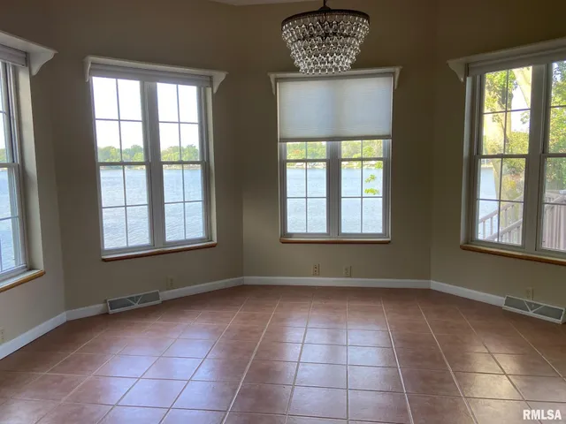 $699,900 | 2419 Eastwood Drive, Taylorville, IL 62568