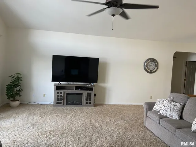 $699,900 | 2419 Eastwood Drive, Taylorville, IL 62568