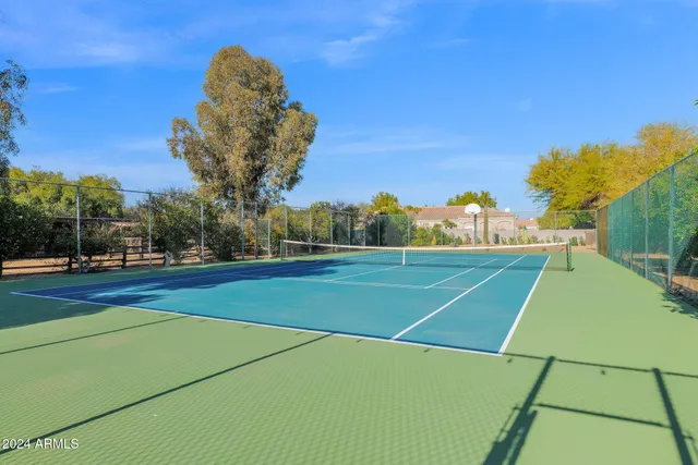 a view of a tennis court