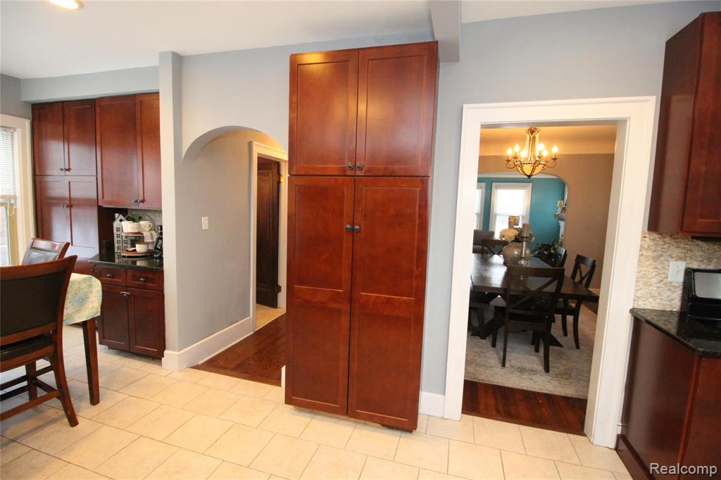 1376 Bedford Road Grosse Pointe Park, MI 48230 - Photo 23 of 49