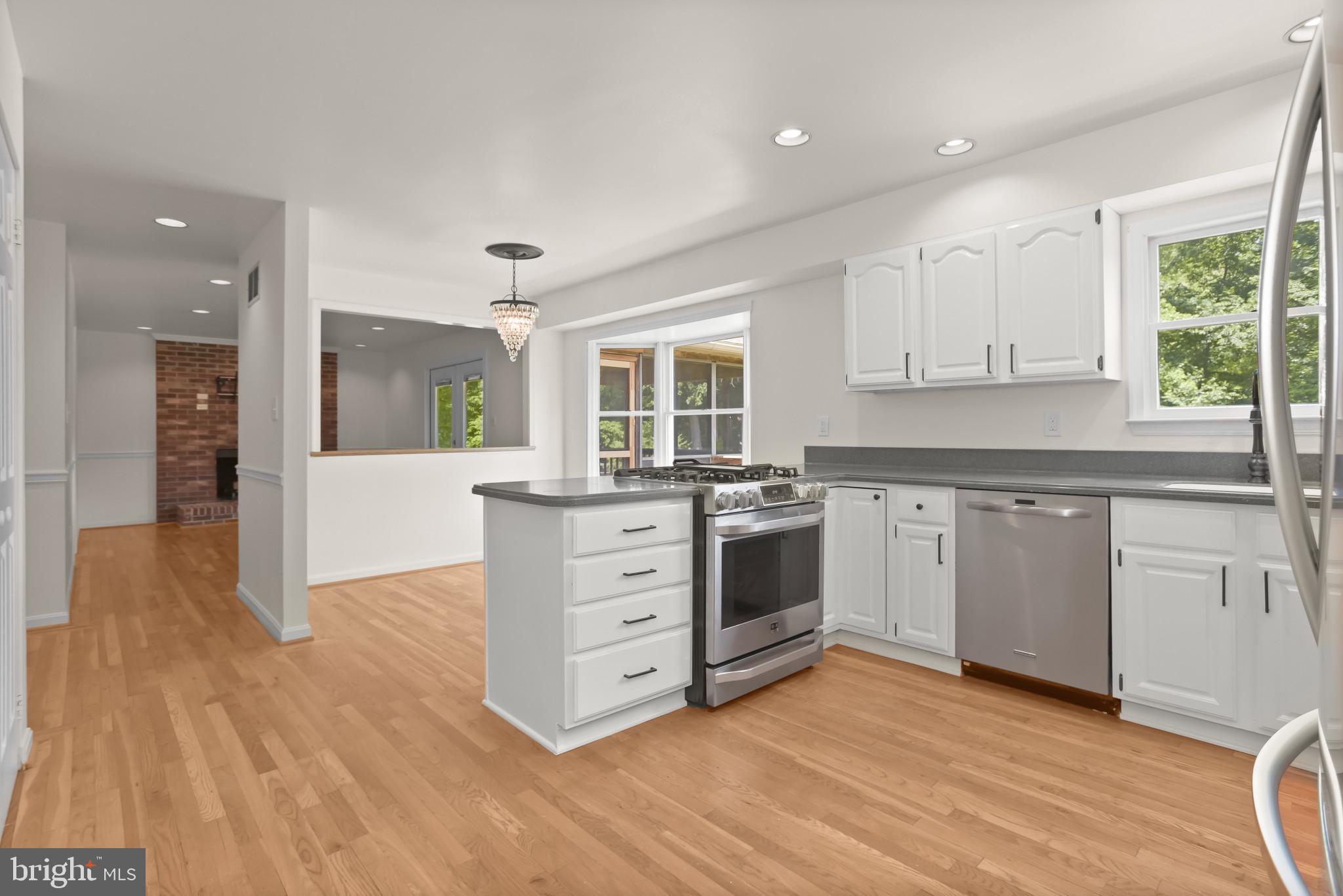12261 Etchison Road Ellicott City, MD 21042 - Photo 15 of 69 Eat-in kitchen with breakfast nook