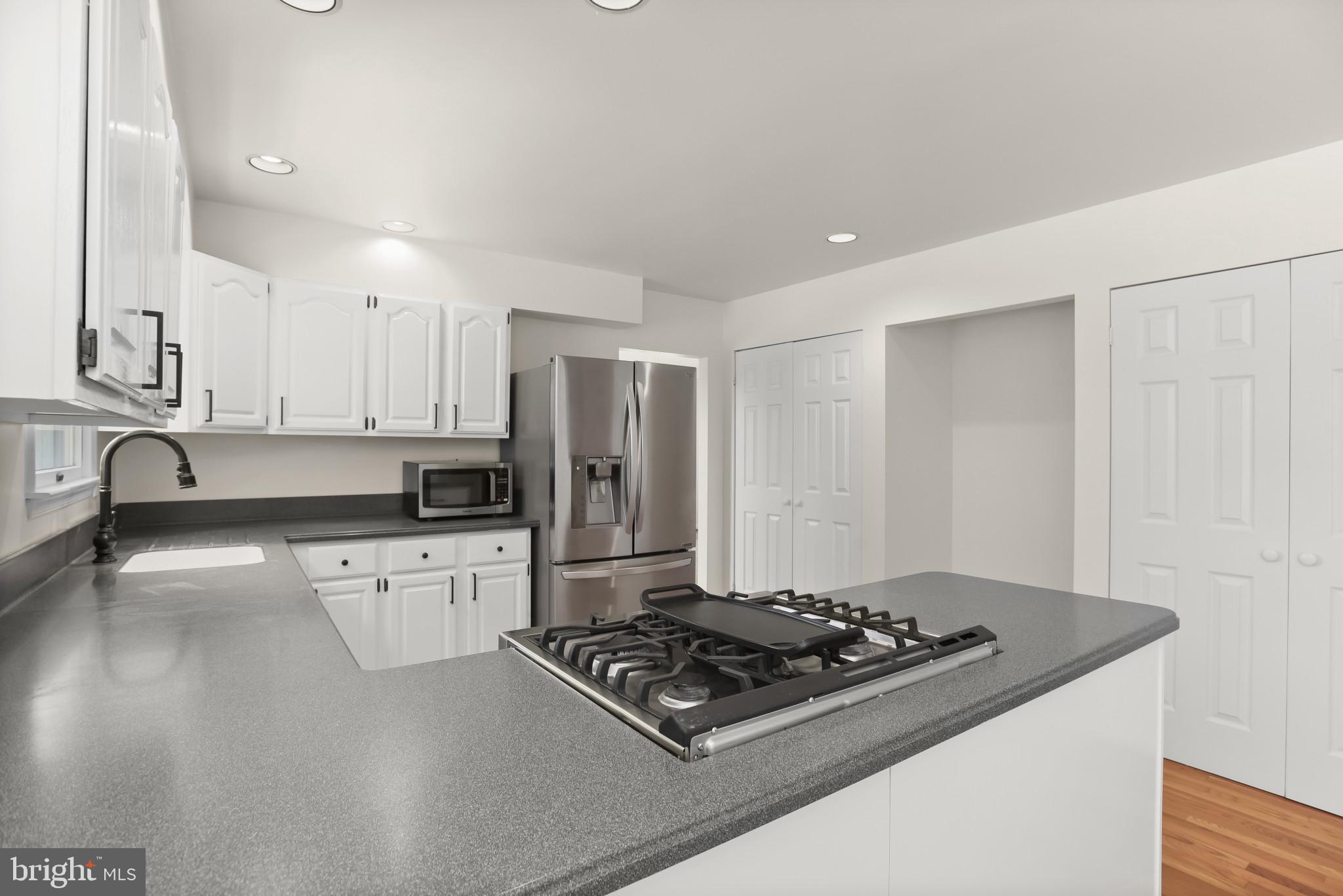 12261 Etchison Road Ellicott City, MD 21042 - Photo 16 of 69 Kitchen with gas cooktop