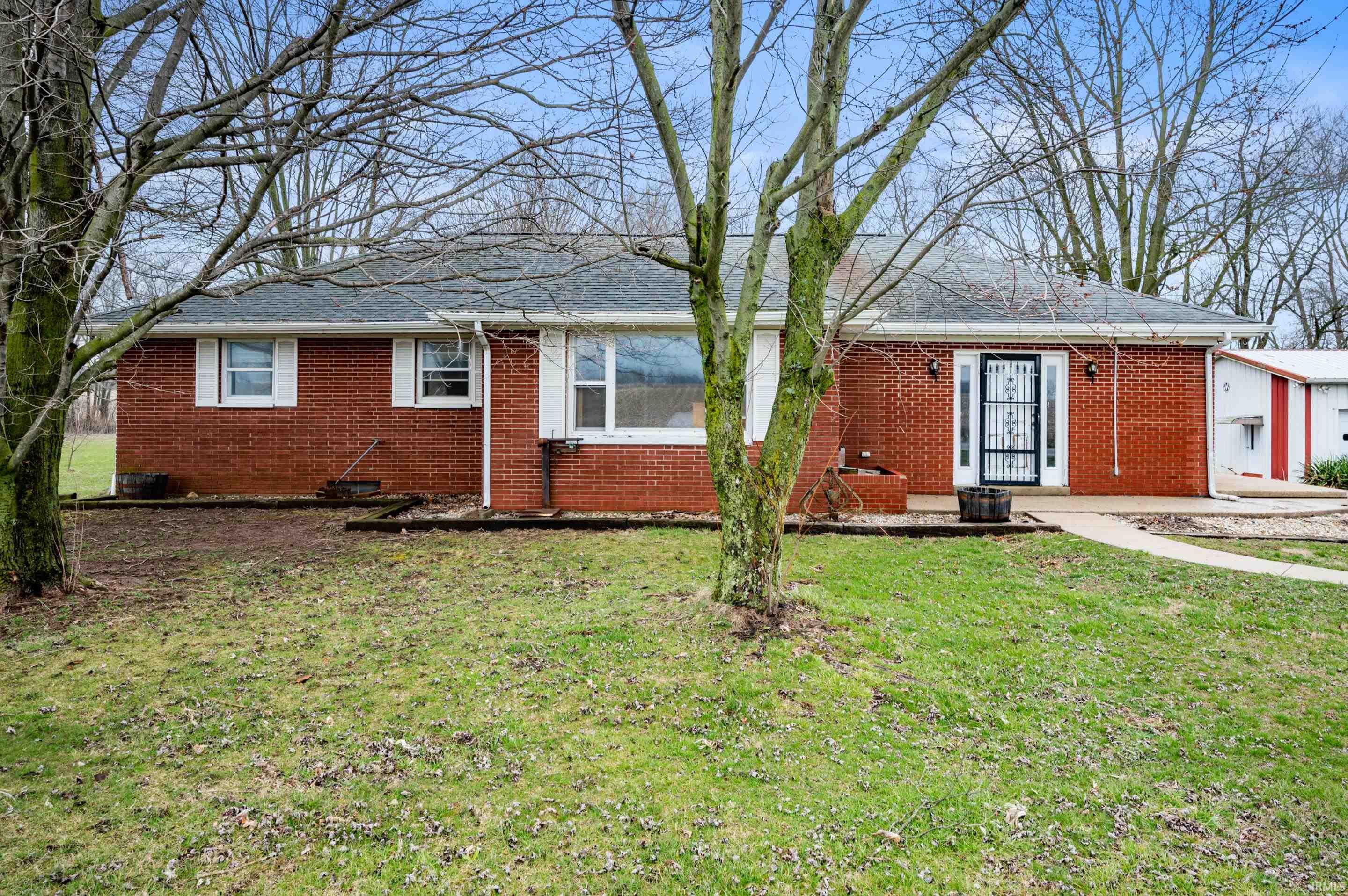 9875 Carlos Road Williamsburg, IN 47393 - Photo 2 of 32