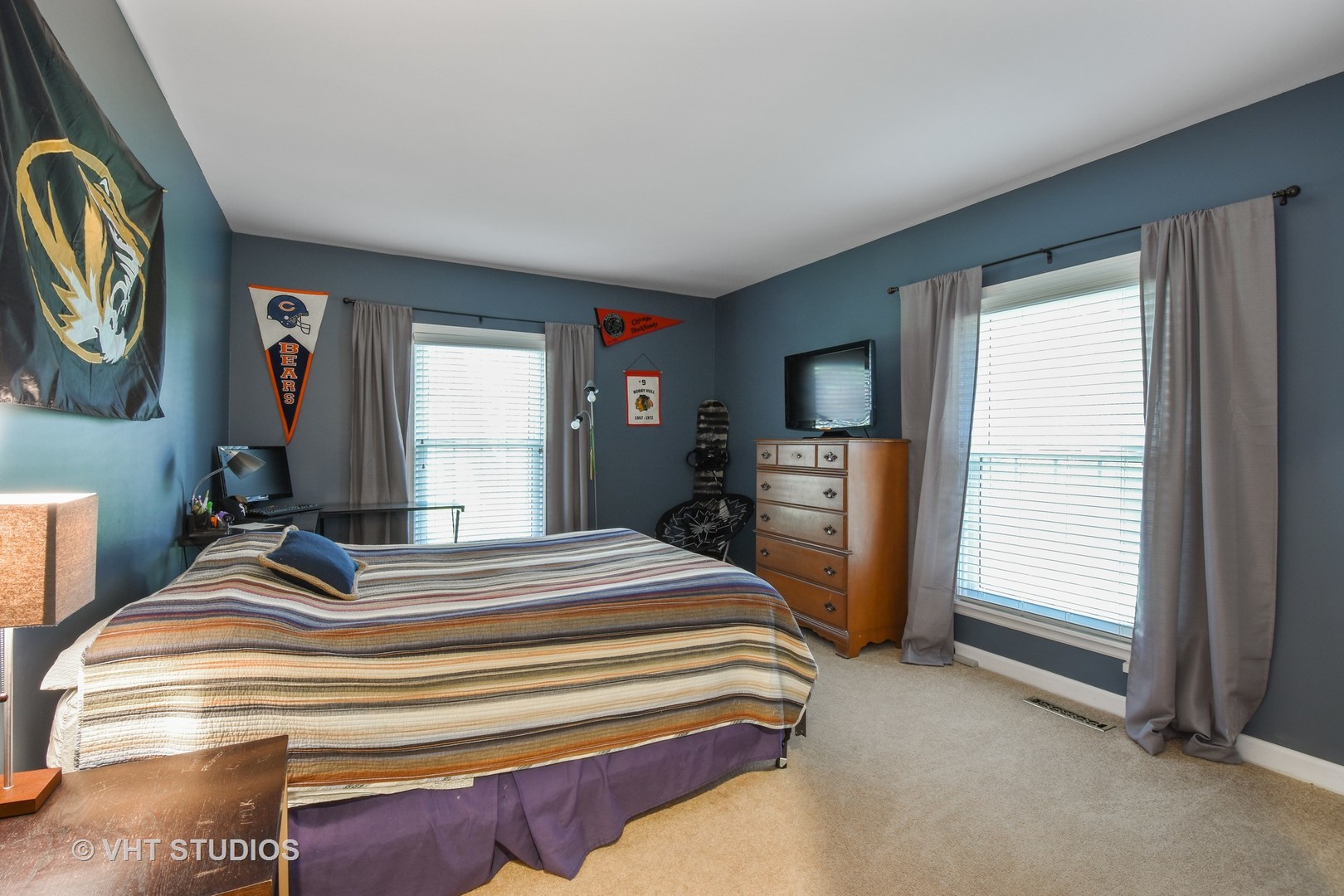 1750 Banbury Road Inverness, IL 60067 - Photo 11 of 31 a bedroom with bed and window