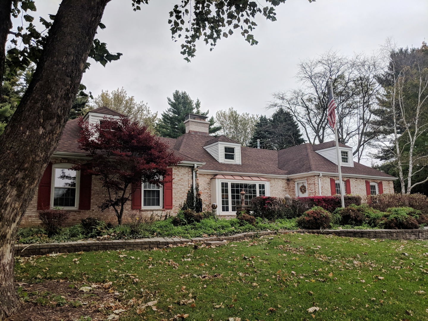 1750 Banbury Road Inverness, IL 60067 - Photo 27 of 31 front view of a house with a yard