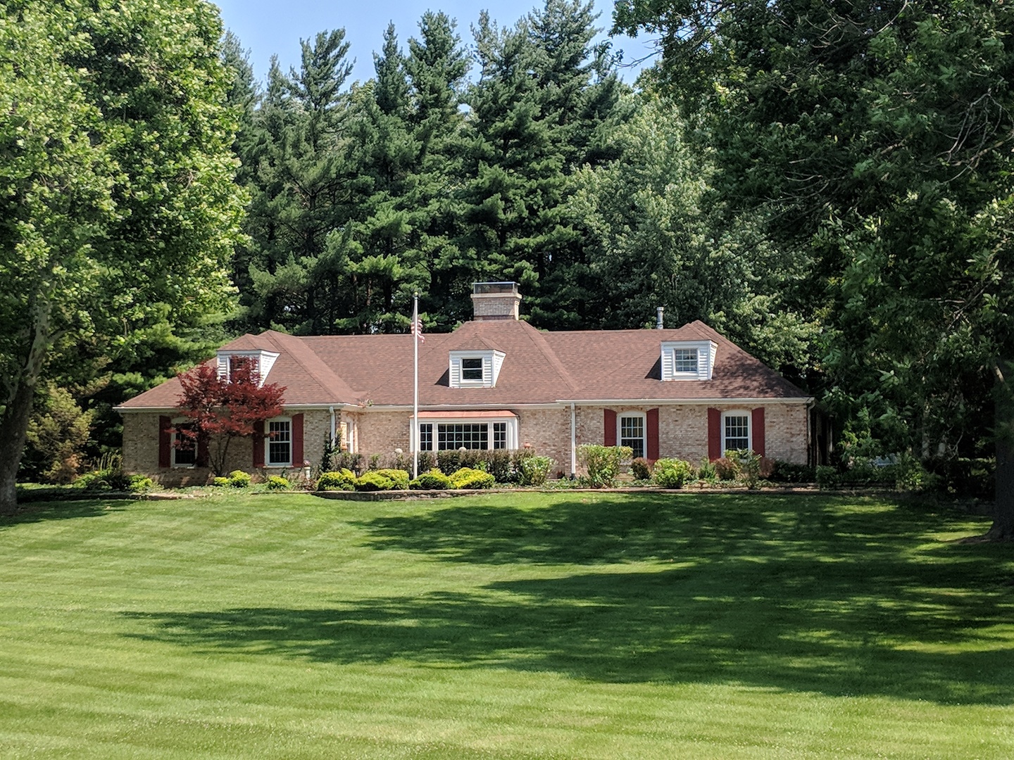 1750 Banbury Road Inverness, IL 60067 - Photo 31 of 31 a front view of a house with a garden