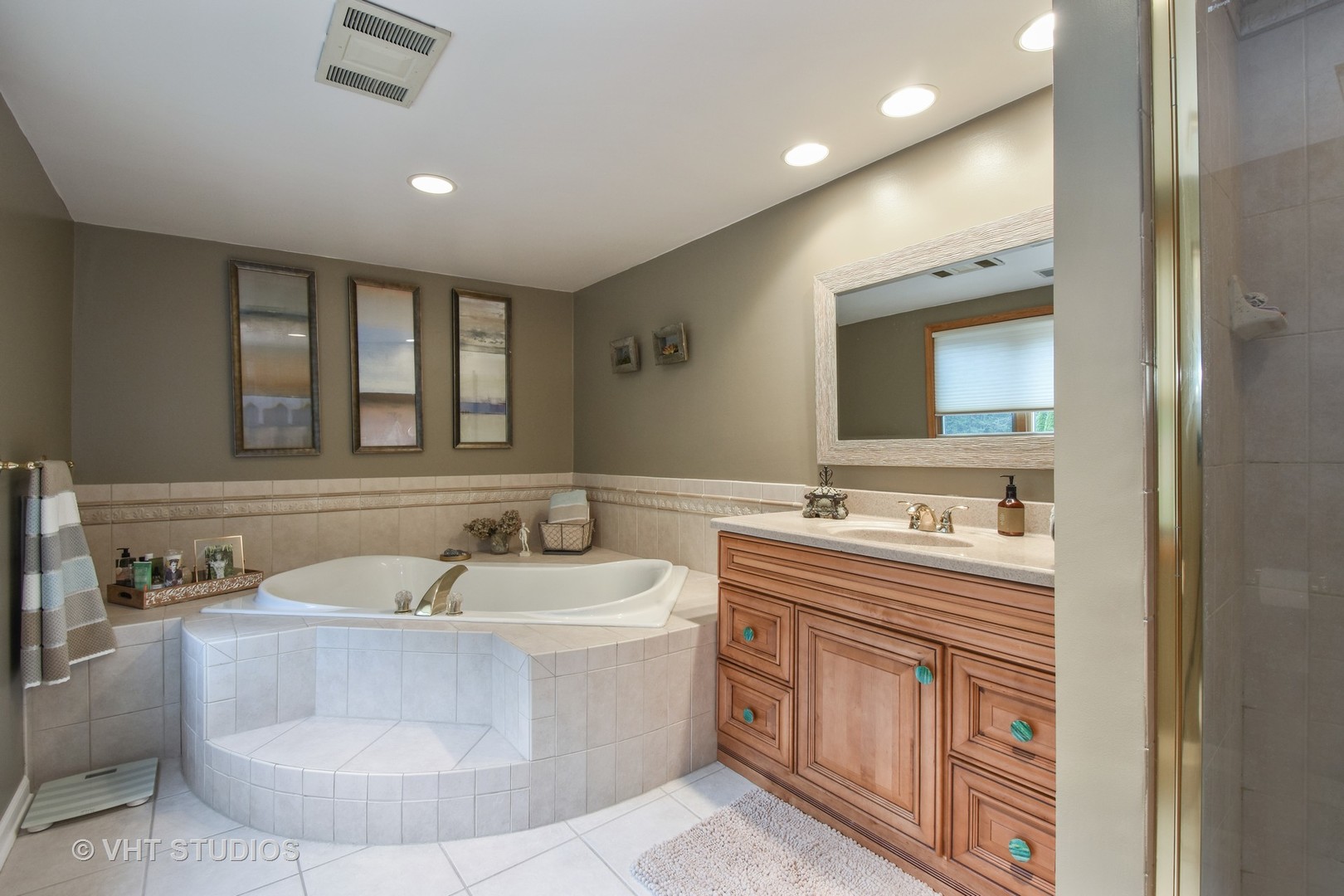 1750 Banbury Road Inverness, IL 60067 - Photo 9 of 31 a bathroom with a tub sink and mirror
