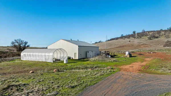 a view of a back yard of the house