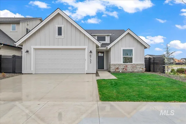 $654,900 | 6753 North Magic Mallard Avenue, Unit LARKSPUR, Meridian, ID 83646