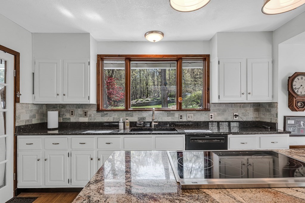 227 Burleigh Road Wilbraham, MA 01095 - Photo 6 of 41 Gallery Image 6