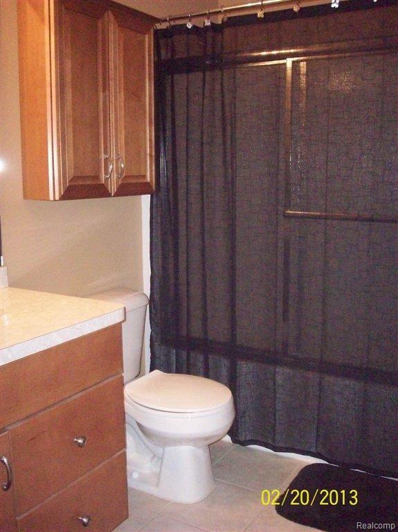 1044 Spirea, Unit 57 Howell, MI 48843 - Photo 15 of 23 Upstairs Bath