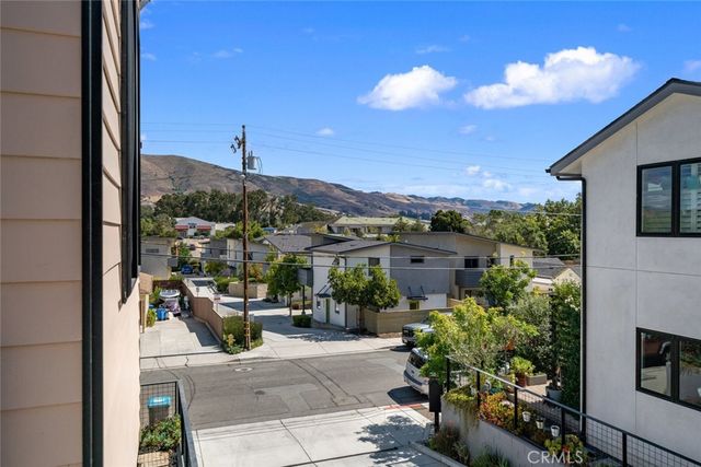 $940,000 | 3059 Rockview Place, San Luis Obispo, CA 93401